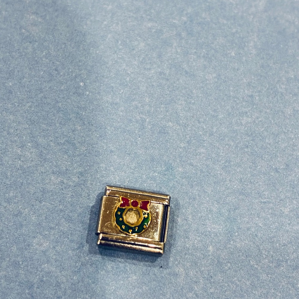 2/$15 - Y2K Wreath Gold outline 9mm Italien Charm